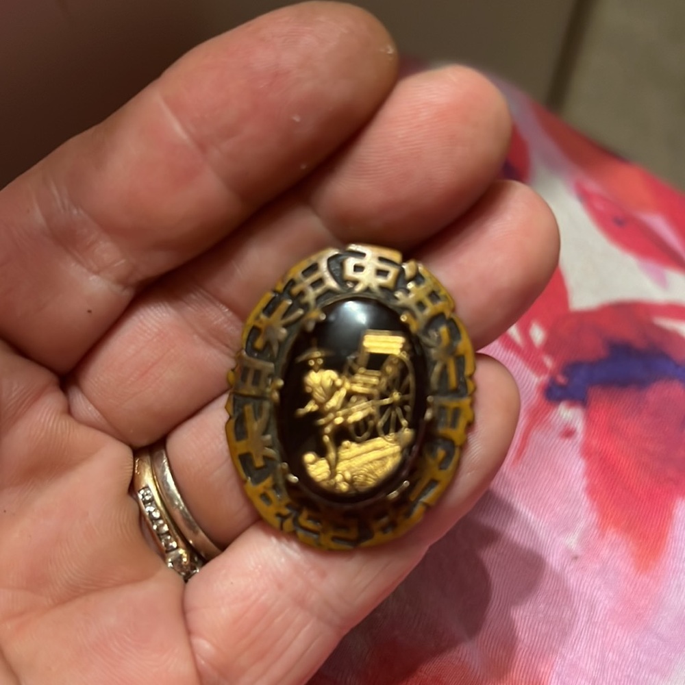 Vintage ORIENTAL Brass OVAL Black GOLD Glass RICKSHAW Puller CABOCHON Brooch PIN